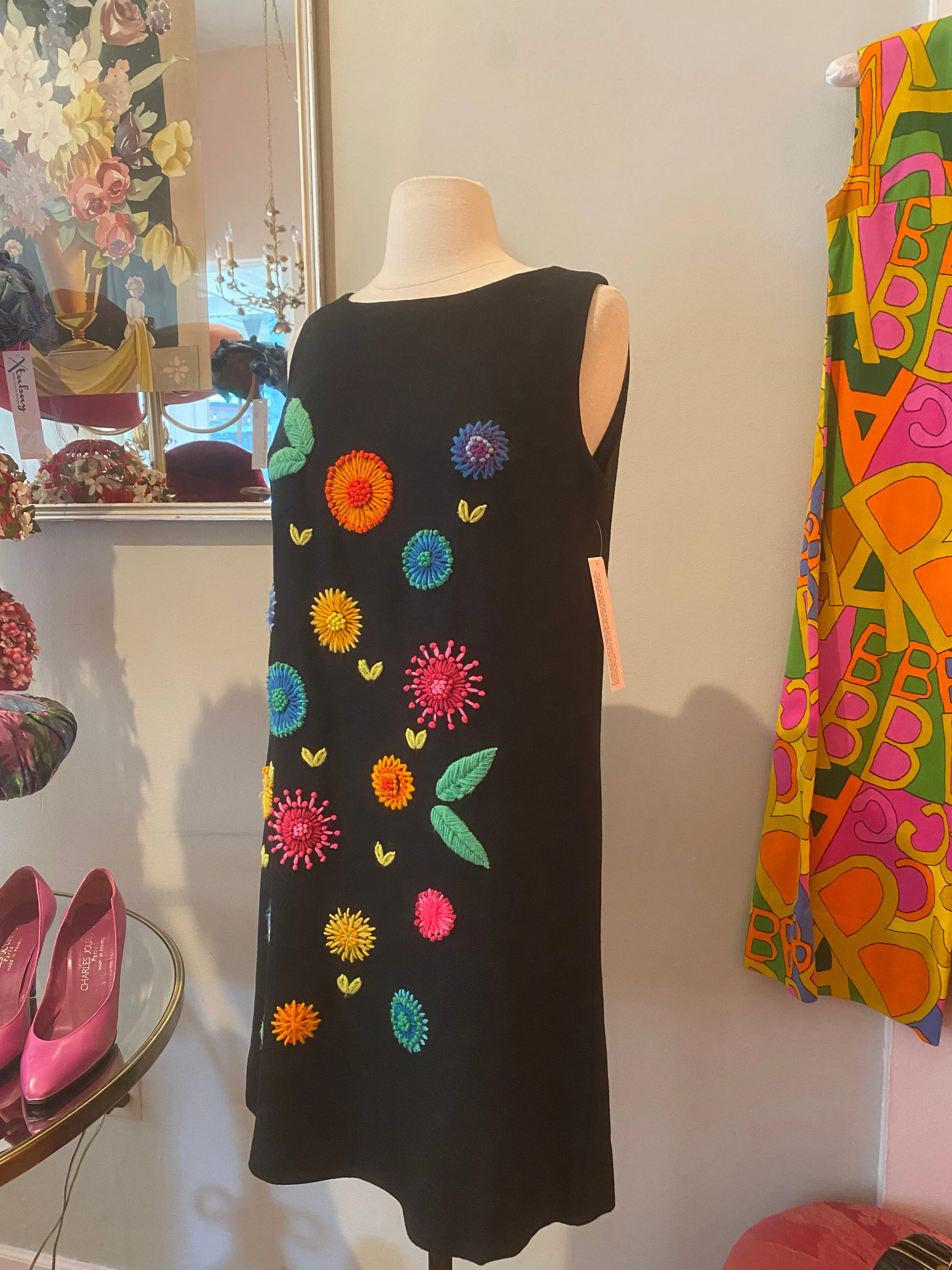 Adorable 1960's Embroidered Floral Shift Dress / Medium