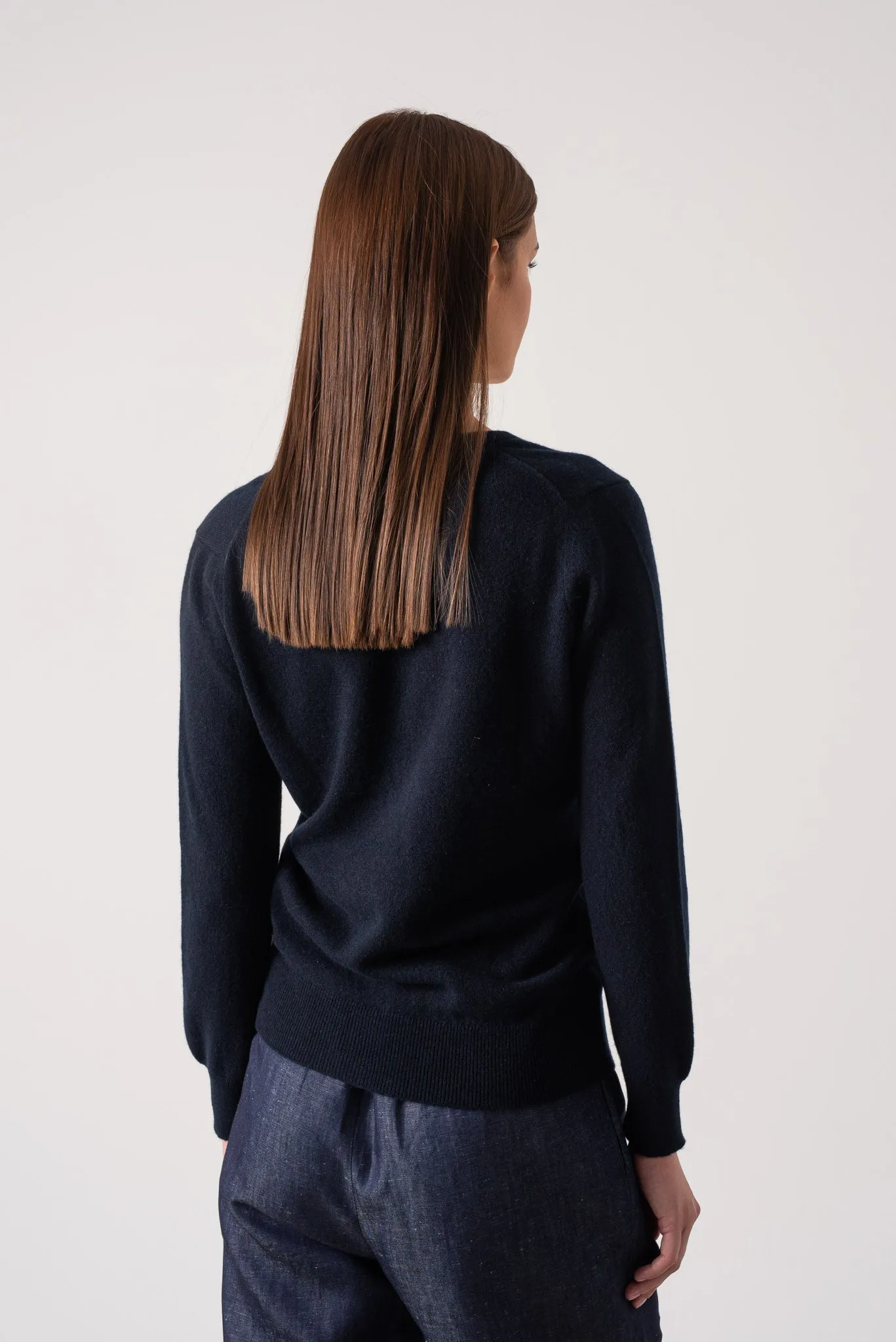 Essenza V-Neck 100% Cashmere Sweater Navy